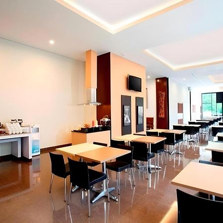 Amaris Hotel Pasar Baru Giacarta Esterno foto