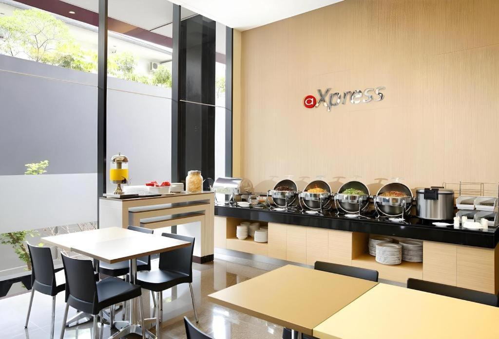 Amaris Hotel Pasar Baru Giacarta Esterno foto