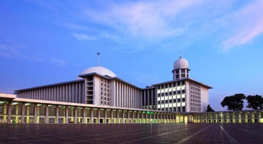 Amaris Hotel Pasar Baru Giacarta Esterno foto
